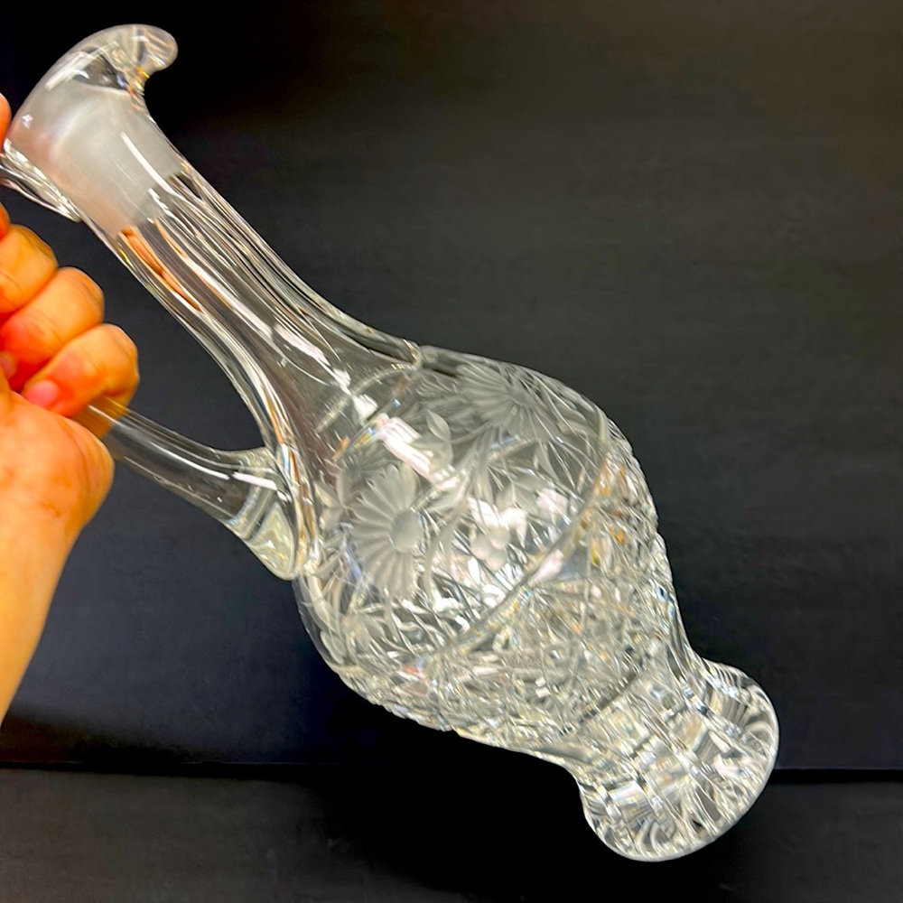 Vintage 15.5” cut crystal tall ewer with etched floral design matching stopper - Picture 2 of 12